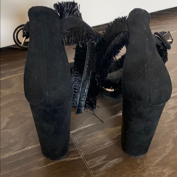 Liliana Edgar Black Suede Ruffle Sandals - Picture 3 of 4